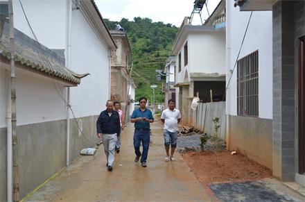 7月19日,云县人大常委会主任罗原同志深入茂兰镇安乐村调研脱贫攻坚