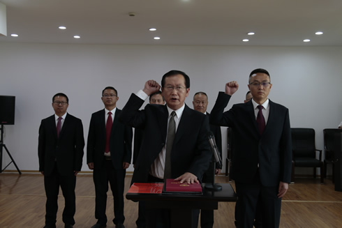 市人大常委会举行宪法宣誓仪式