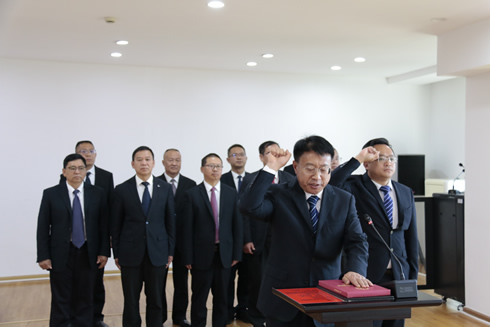 市人大常委会举行宪法宣誓仪式