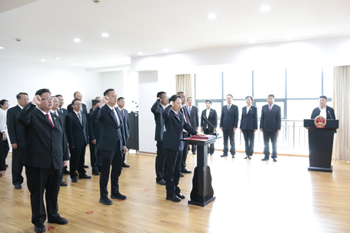 市人大常委会举行宪法宣誓仪式