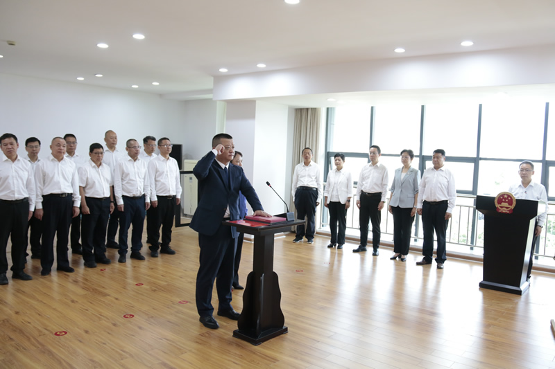 市人大常委会举行宪法宣誓仪式
